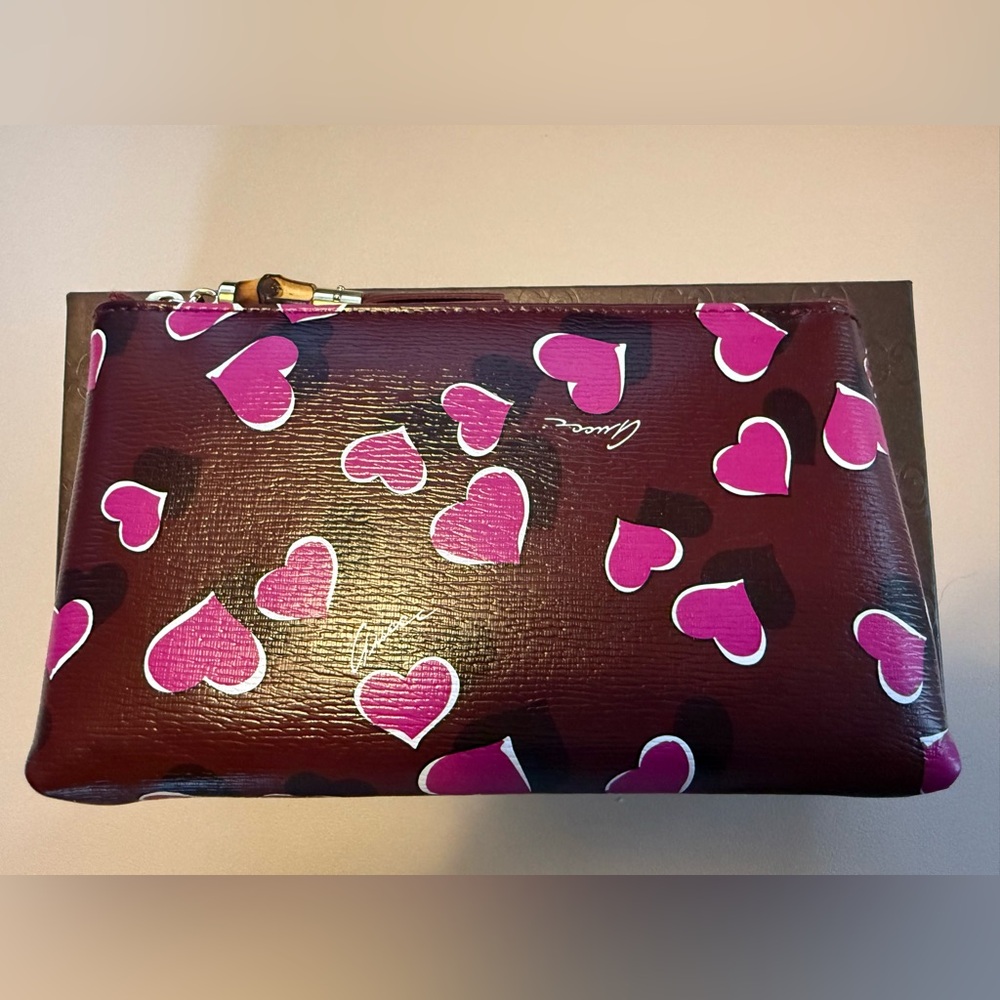Gucci Calfskin Heartbeat Print Pouch New
